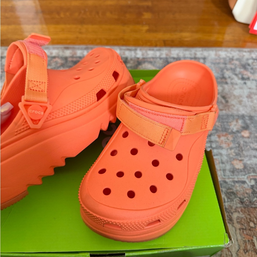 CROCS women’s size 9 Desert Sunset Platform Clog in Neon Orange